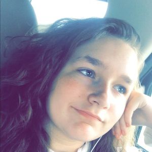 Meet your Posher, Lia